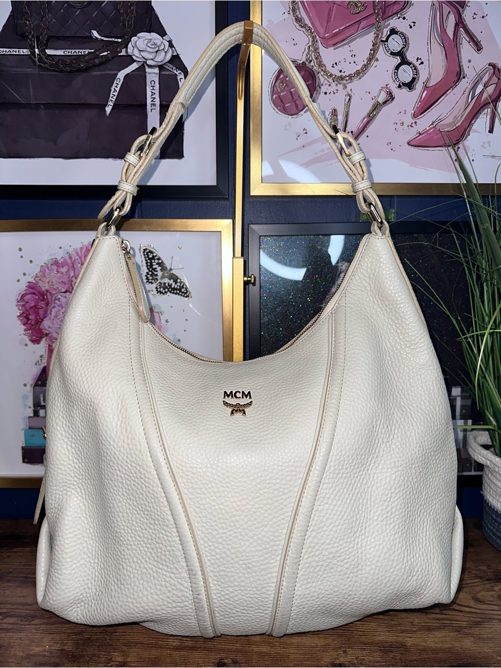 Vintage White Pebbled Leather MCM Hobo Shoulder Bag Gold Hardware - Picture 1 of 16